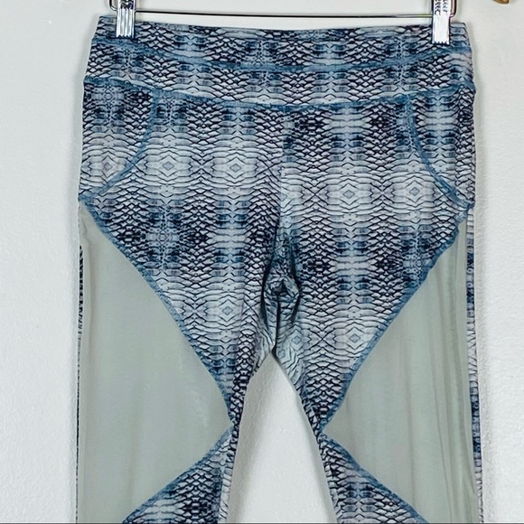 Varley Snake Print Mesh Insert 7/8 Leggings Sz M - Picture 4 of 12